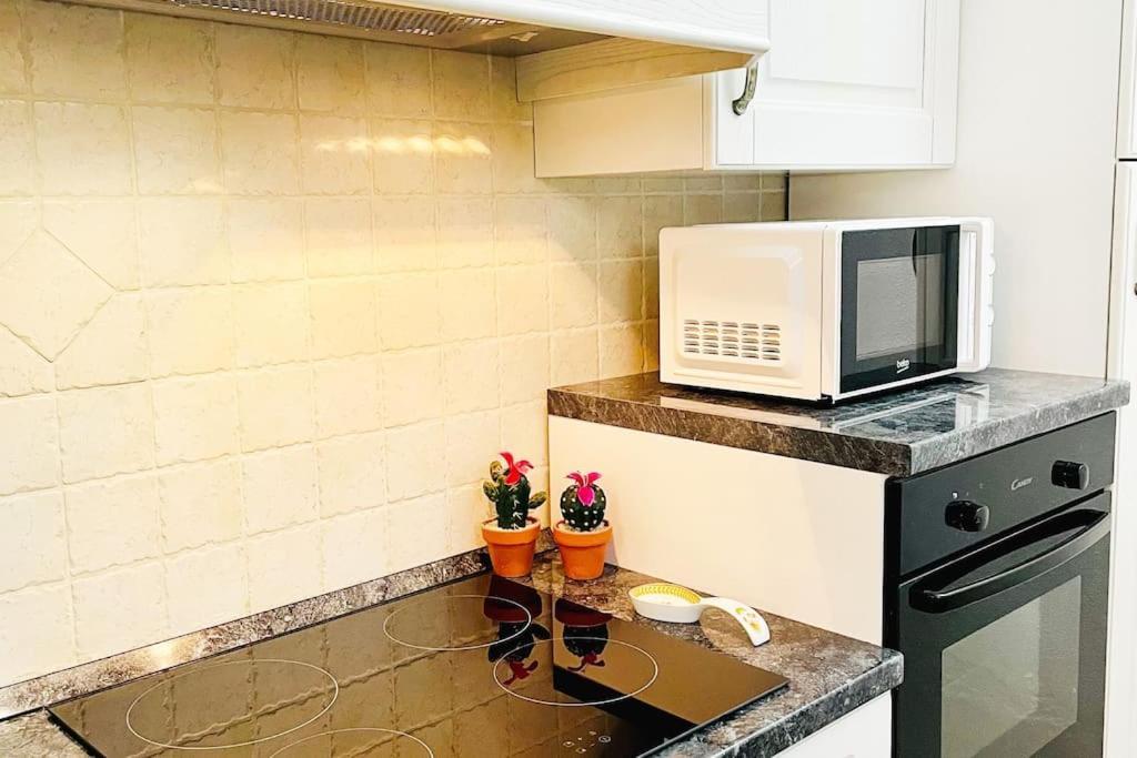 Looney Tunes Home Olbia Luaran gambar
