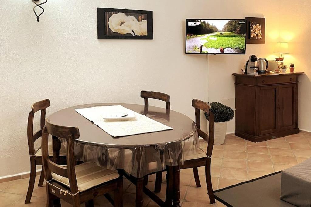 Looney Tunes Home Olbia Luaran gambar