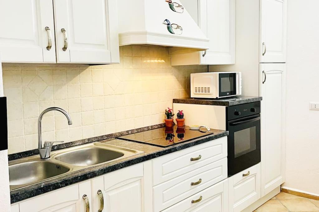 Looney Tunes Home Olbia Luaran gambar