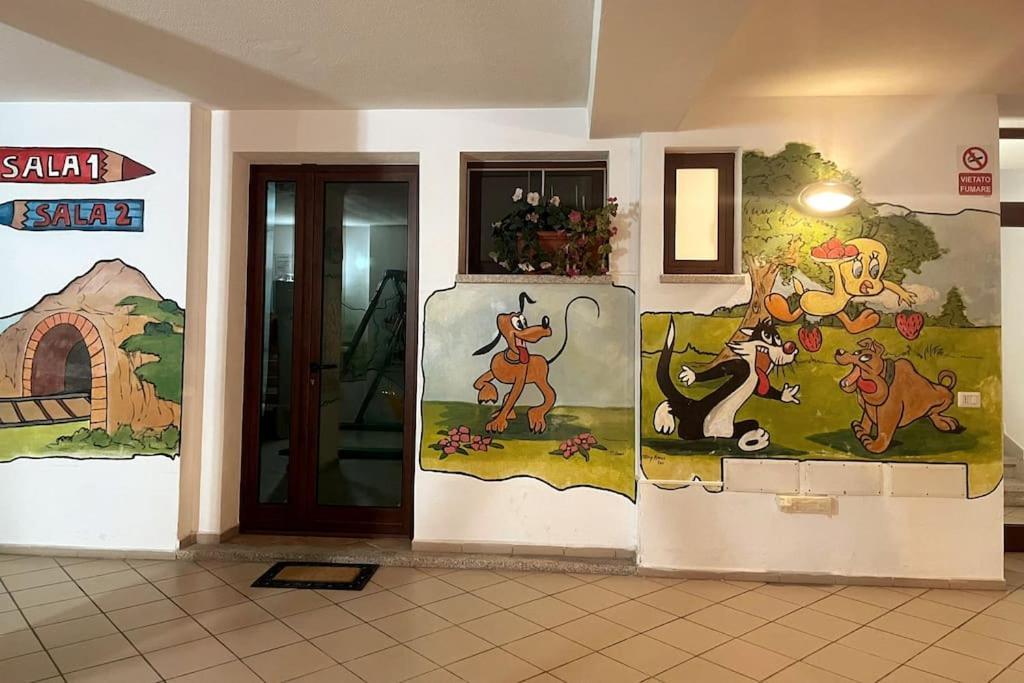 Looney Tunes Home Olbia Luaran gambar