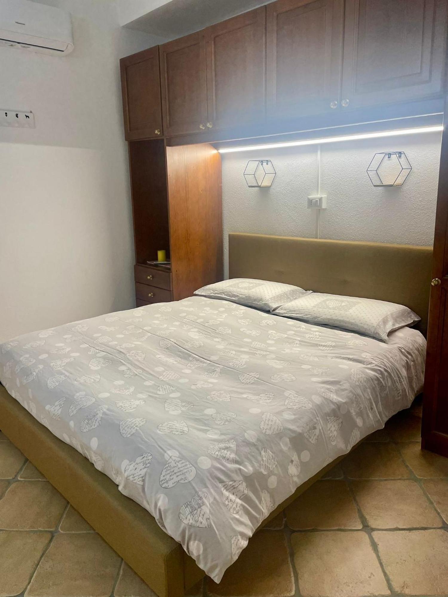 Looney Tunes Home Olbia Luaran gambar