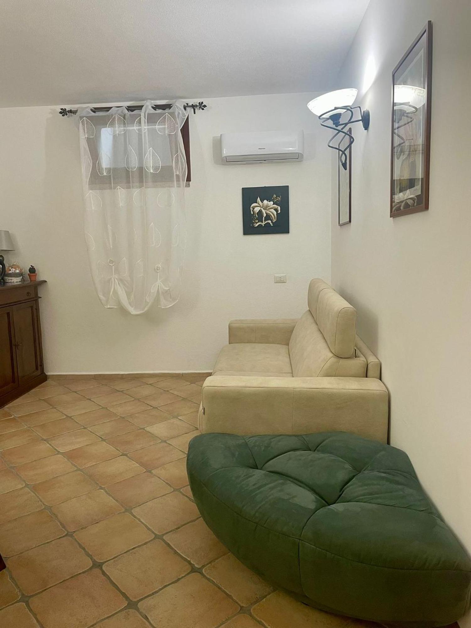 Looney Tunes Home Olbia Luaran gambar