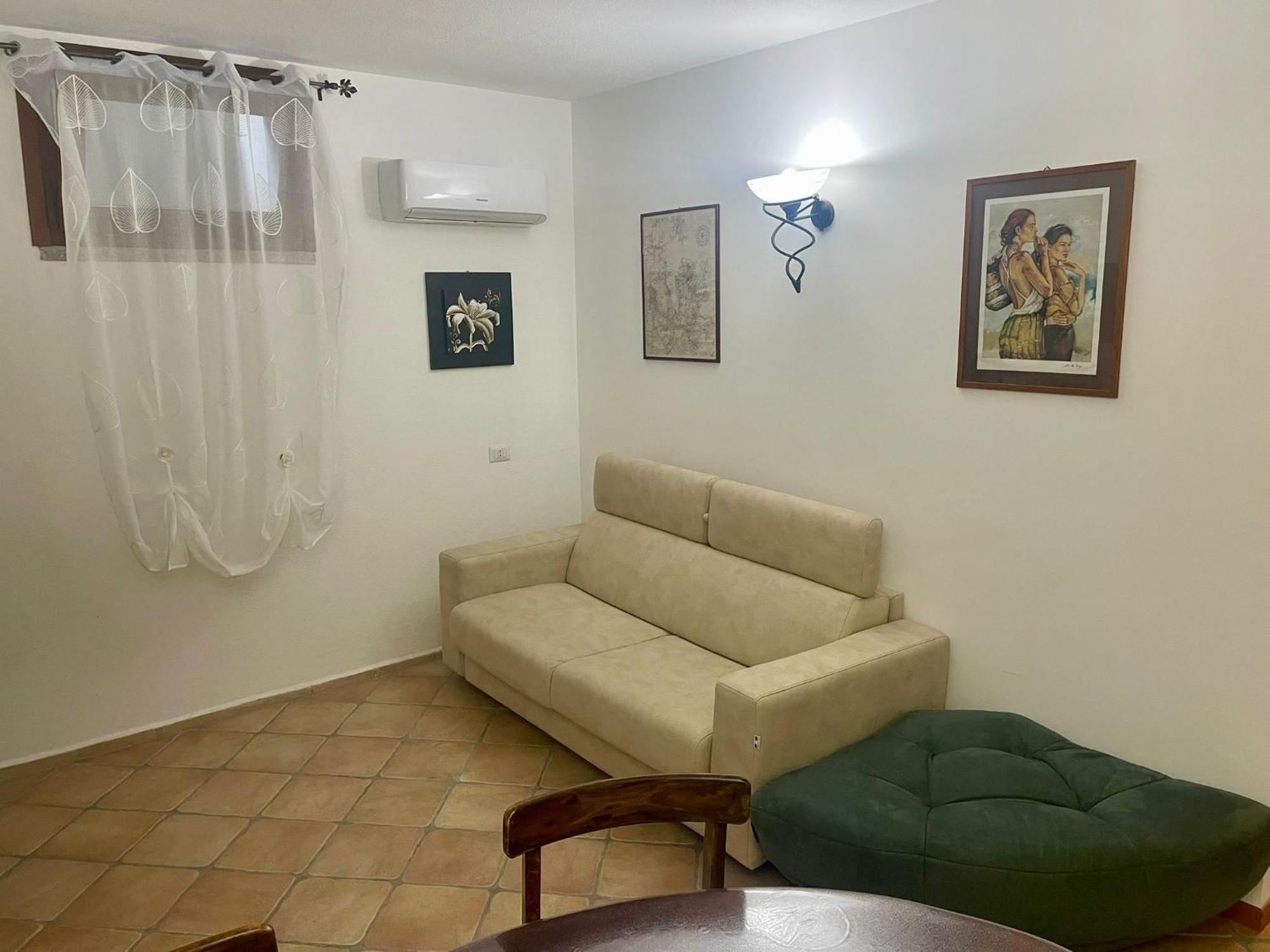 Looney Tunes Home Olbia Luaran gambar