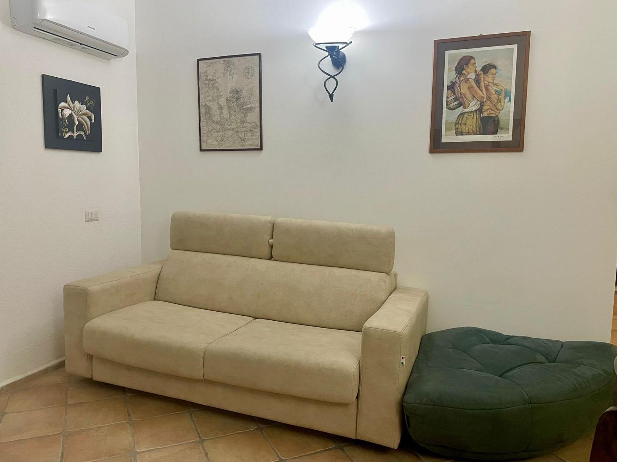 Looney Tunes Home Olbia Luaran gambar
