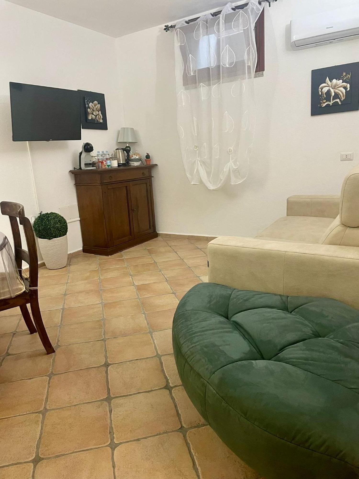 Looney Tunes Home Olbia Luaran gambar
